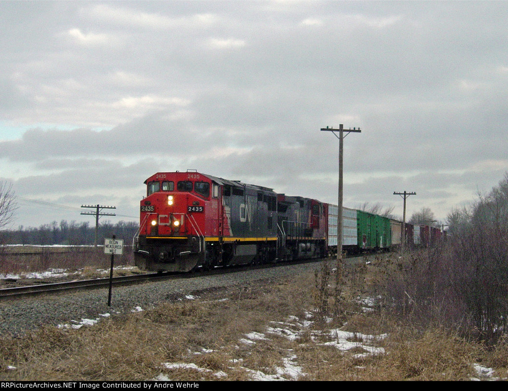 After a long wait at Kinker Road, L576 pulls toward the yard